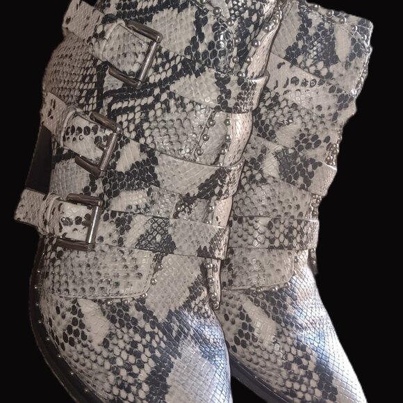 Steve Madden Humble Vegan Leather Ankle Booties - Picture 1 of 2
